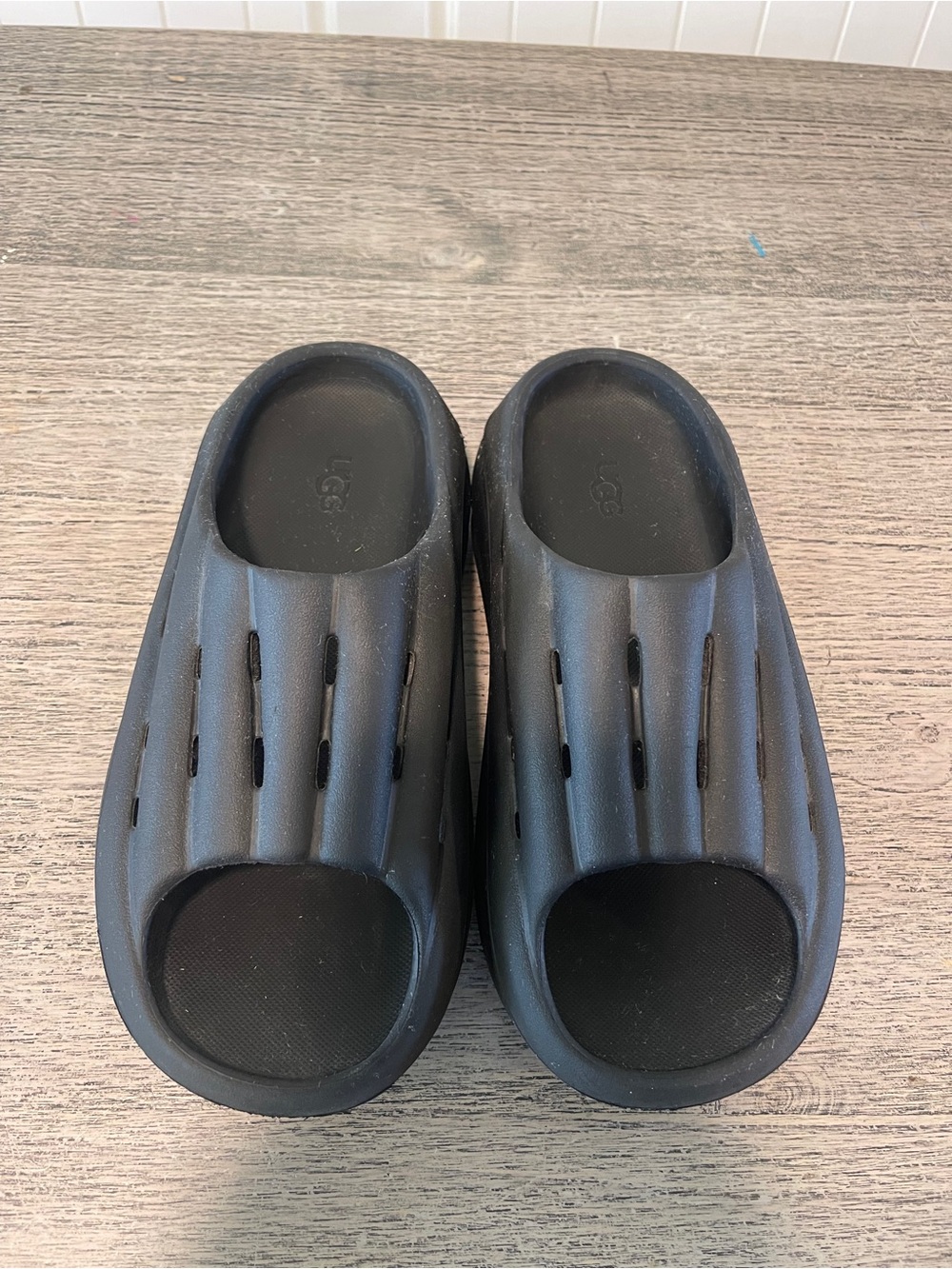 UGG Foamo Sandals Women's Size 8